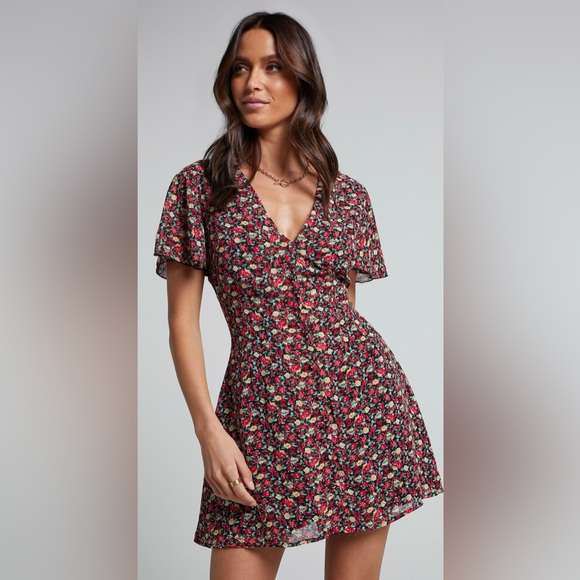 ๐ Floral Mini Dress - Picture 1 of 5